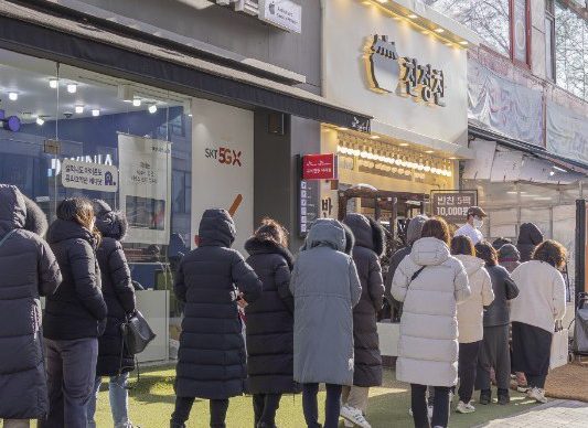 매장 입구까지 이어진 줄